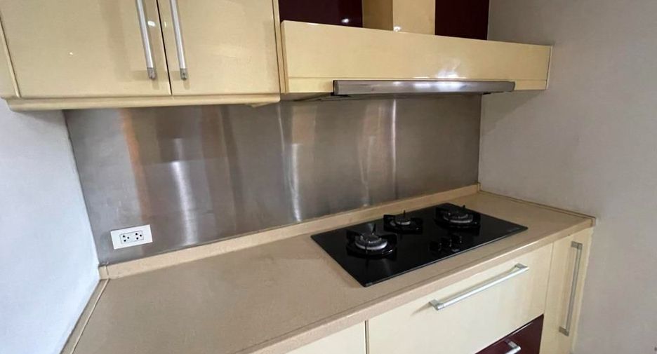 For rent 3 bedrooms apartment in Pathum Wan, Bangkok