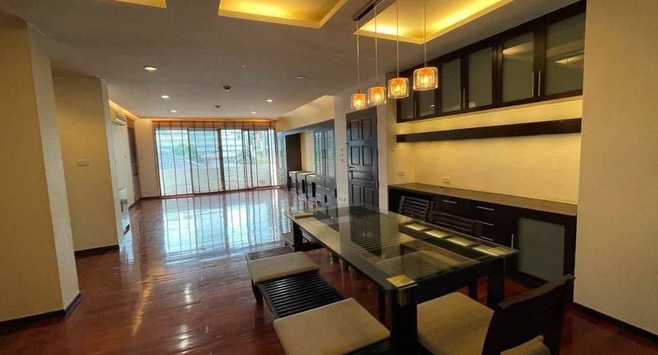 For rent 3 bedrooms apartment in Pathum Wan, Bangkok