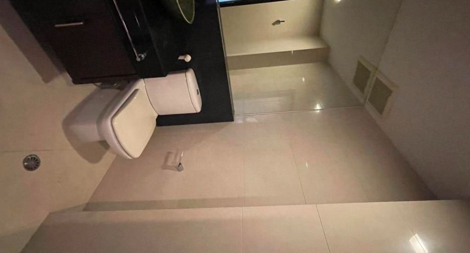 For rent 3 bedrooms apartment in Pathum Wan, Bangkok