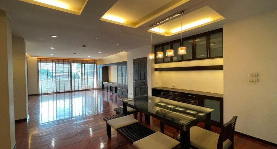 For rent 3 bedrooms apartment in Pathum Wan, Bangkok