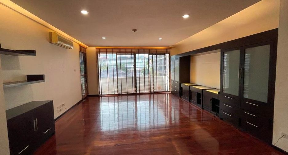 For rent 3 bedrooms apartment in Pathum Wan, Bangkok