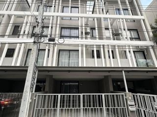 出租 4 卧室 联排别墅 在 Mueang Samut Prakan, Samut Prakan