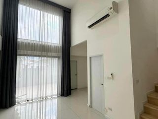 出租 4 卧室 联排别墅 在 Mueang Samut Prakan, Samut Prakan