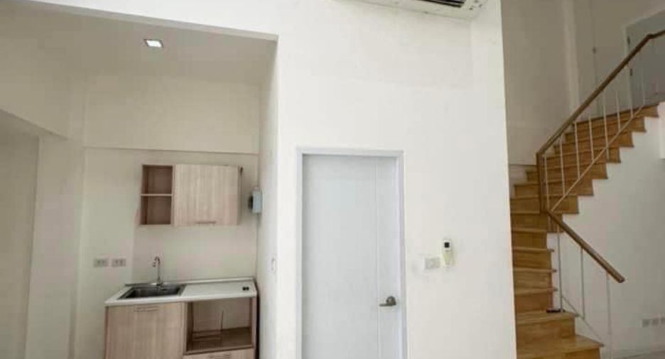 出租 4 卧室 联排别墅 在 Mueang Samut Prakan, Samut Prakan