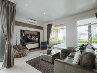 For rent 5 Beds house in Watthana, Bangkok