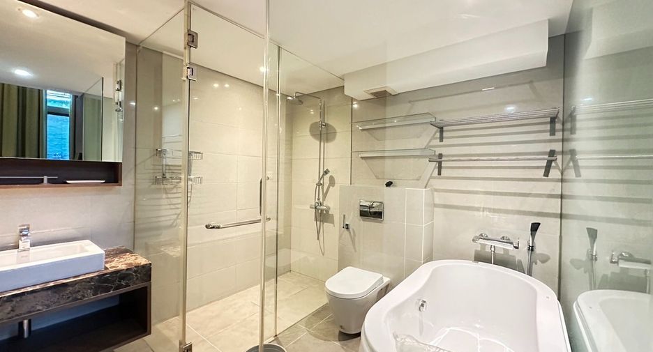 For rent 2 bedrooms condo in Watthana, Bangkok