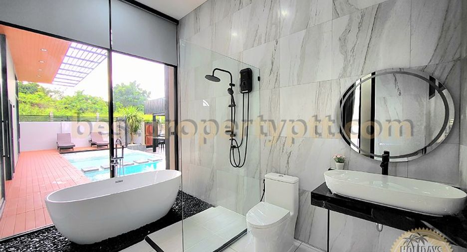 For sale 4 bedrooms villa in Sattahip, Chonburi