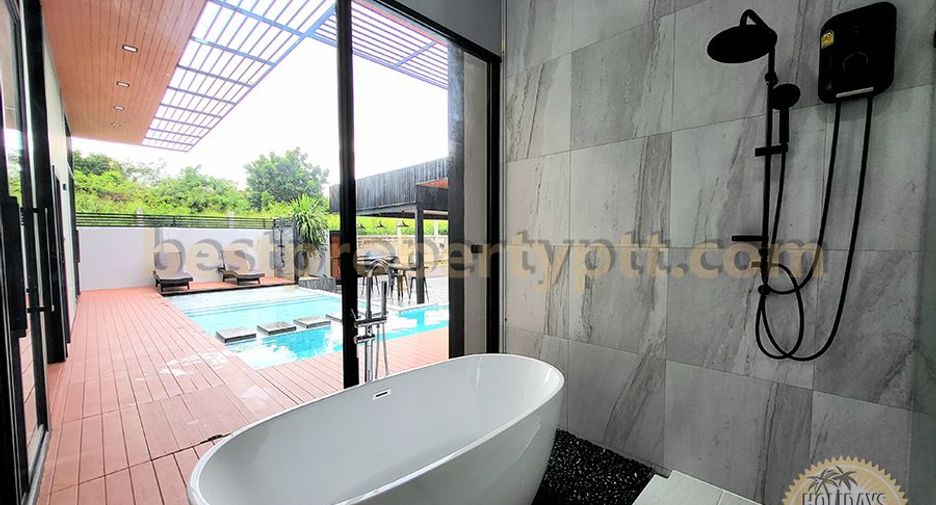 For sale 4 bedrooms villa in Sattahip, Chonburi