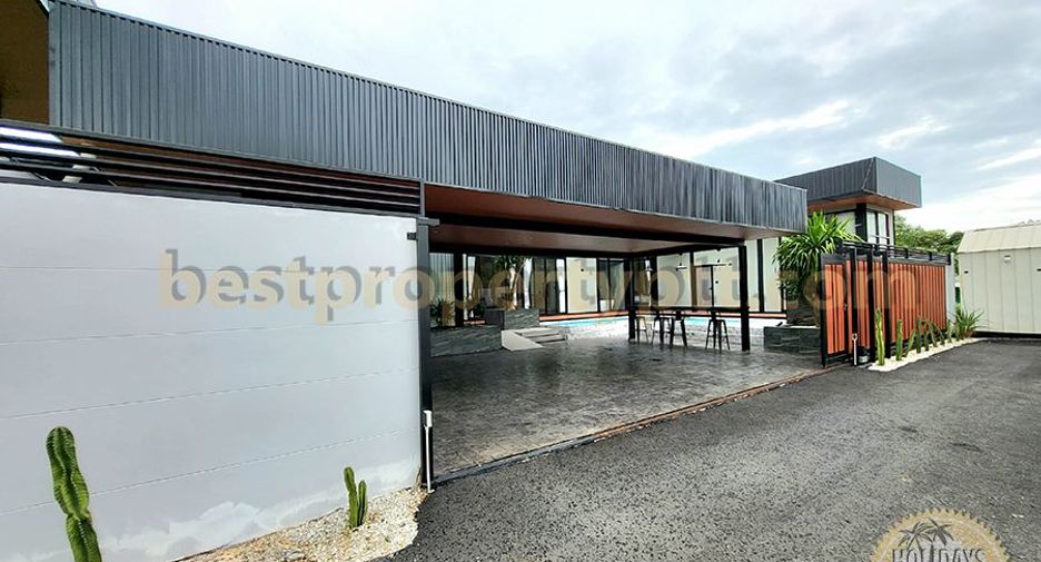For sale 4 bedrooms villa in Sattahip, Chonburi