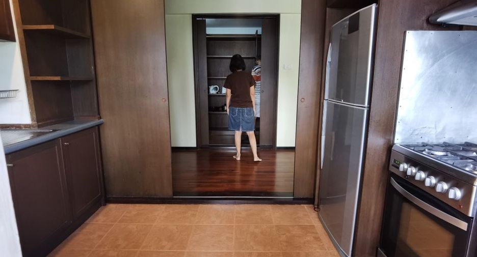For rent 2 bedrooms apartment in Phaya Thai, Bangkok