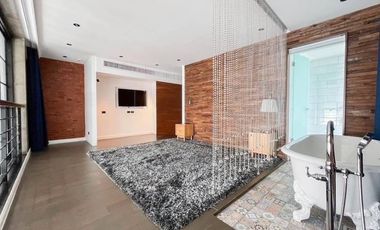For sale 4 bedrooms condo in Watthana, Bangkok