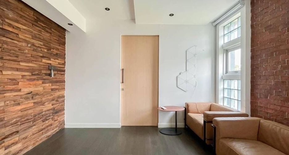 For sale 4 bedrooms condo in Watthana, Bangkok