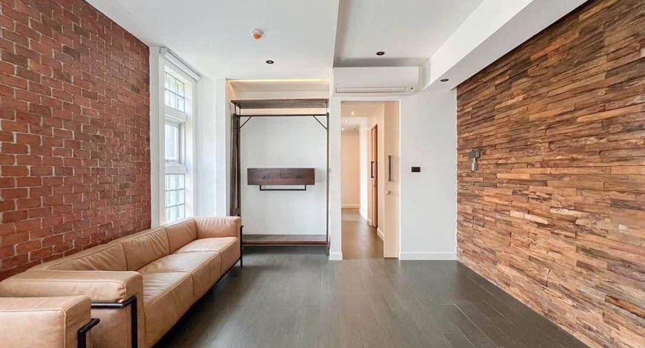 For sale 4 bedrooms condo in Watthana, Bangkok