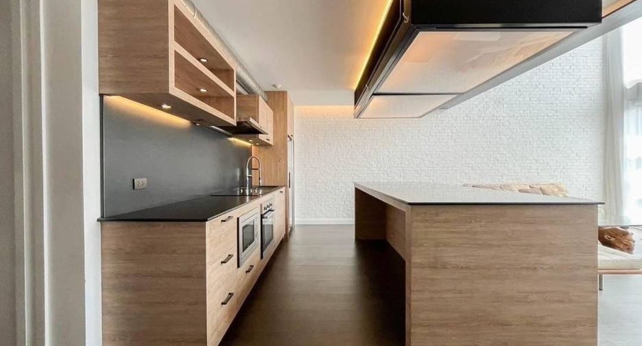 For sale 4 bedrooms condo in Watthana, Bangkok