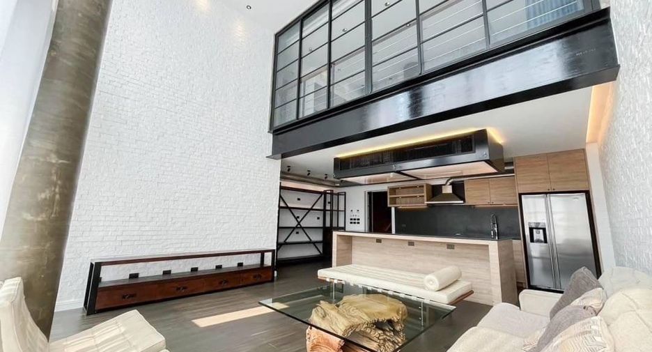 For sale 4 bedrooms condo in Watthana, Bangkok