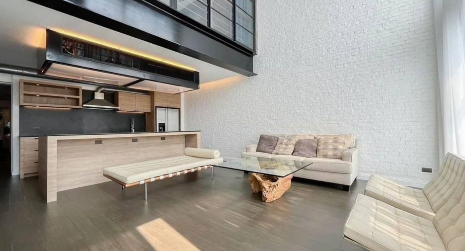 For sale 4 bedrooms condo in Watthana, Bangkok