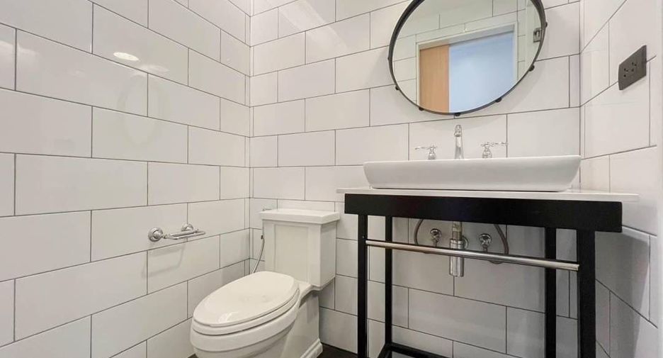 For sale 4 bedrooms condo in Watthana, Bangkok