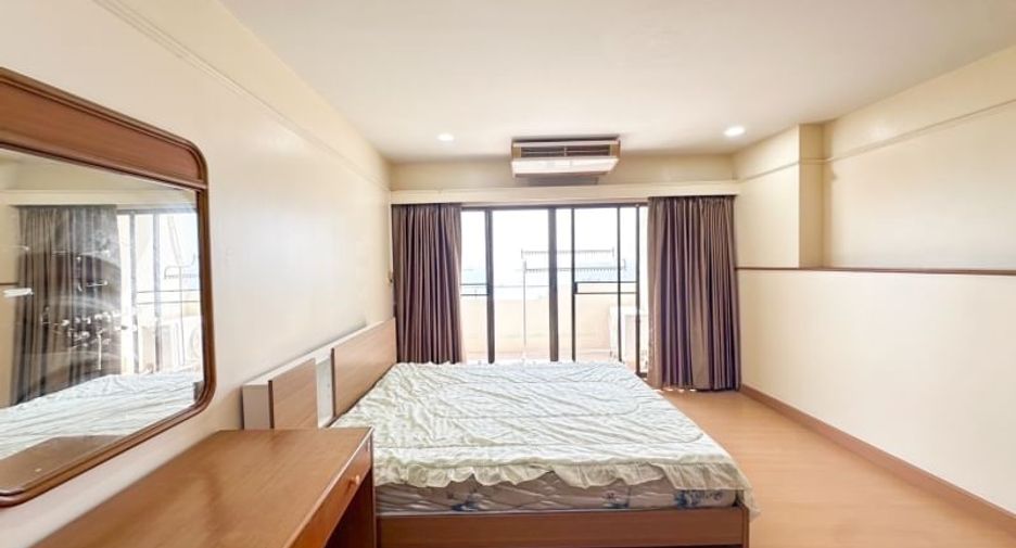For rent 2 bedrooms condo in Si Racha, Chonburi