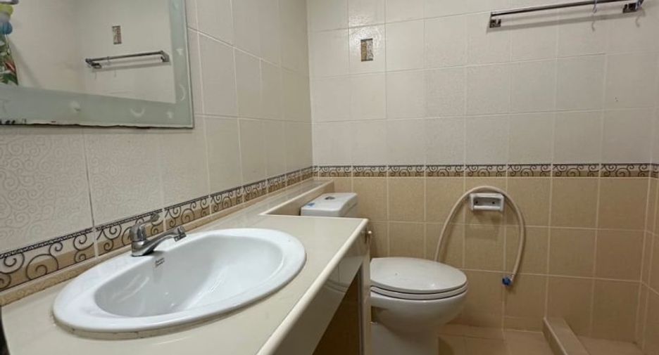 For rent 2 bedrooms condo in Si Racha, Chonburi