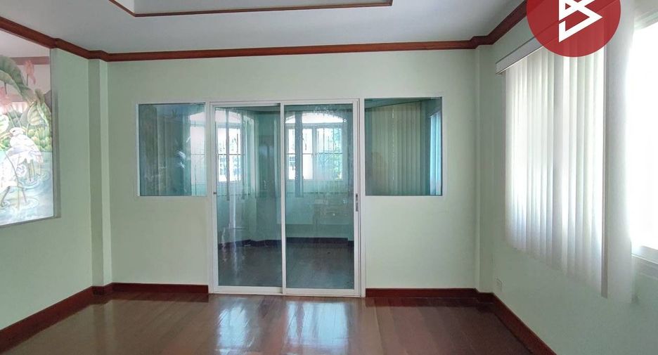 For sale 4 bedrooms house in Phra Samut Chedi, Samut Prakan