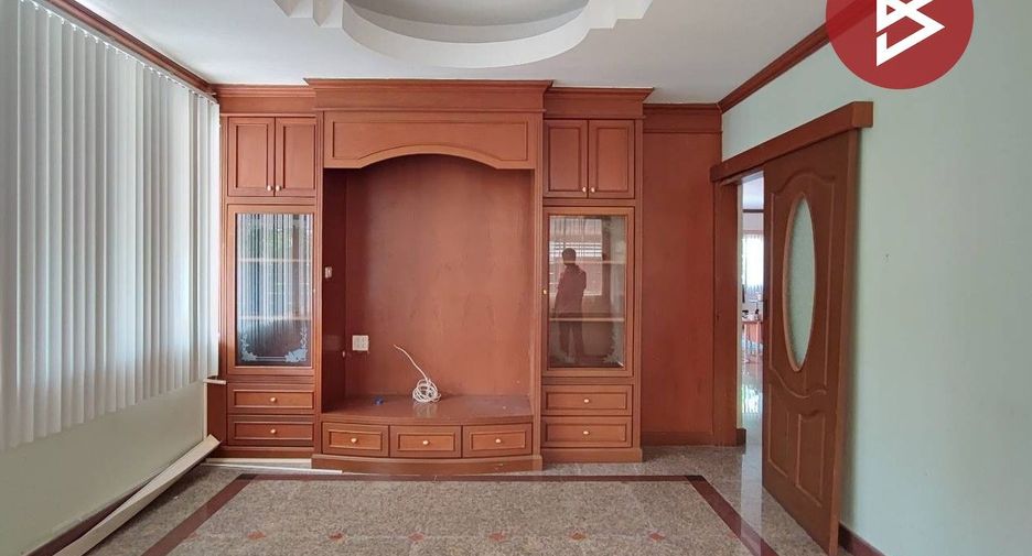 For sale 4 bedrooms house in Phra Samut Chedi, Samut Prakan