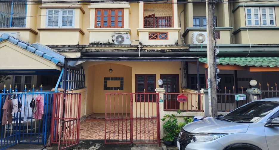For sale 2 bed townhouse in Lam Luk Ka, Pathum Thani