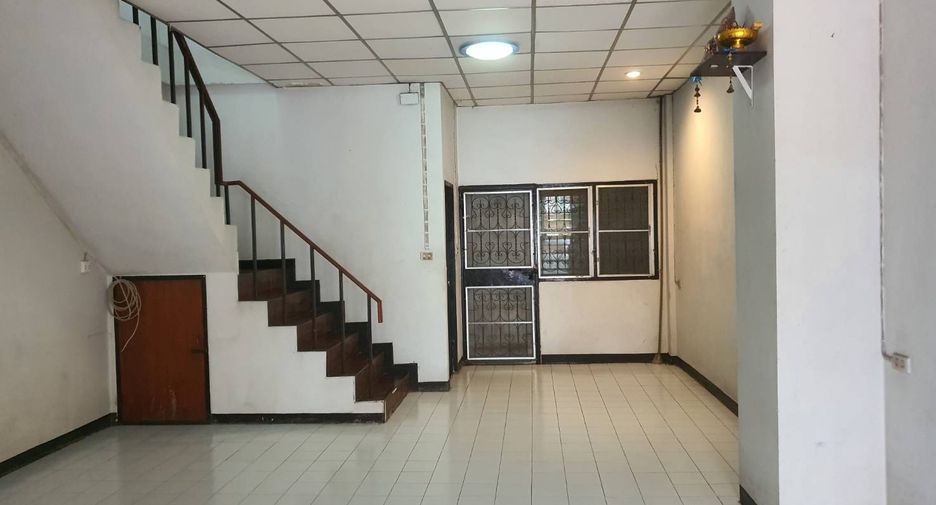 For sale 2 bed townhouse in Lam Luk Ka, Pathum Thani