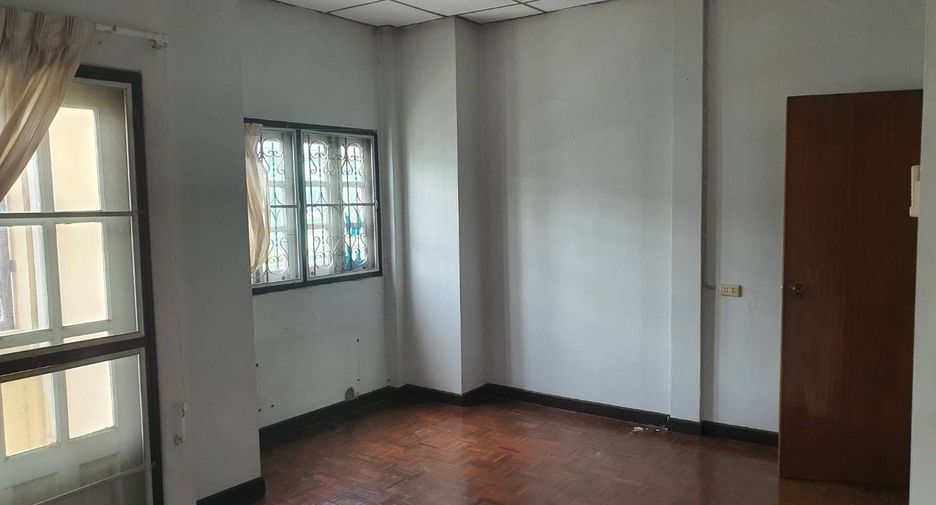 For sale 2 bed townhouse in Lam Luk Ka, Pathum Thani