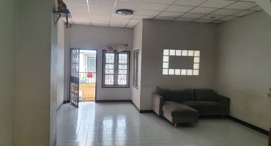 For sale 2 bed townhouse in Lam Luk Ka, Pathum Thani