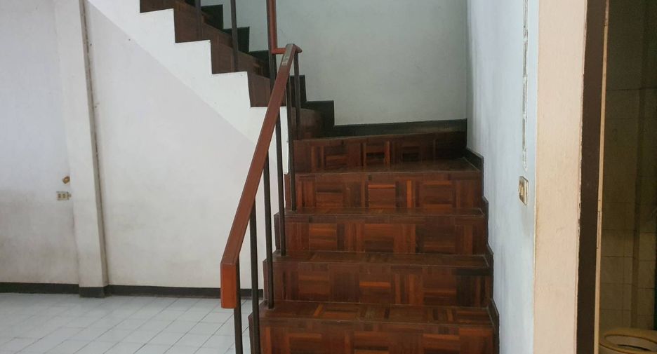 For sale 2 bed townhouse in Lam Luk Ka, Pathum Thani
