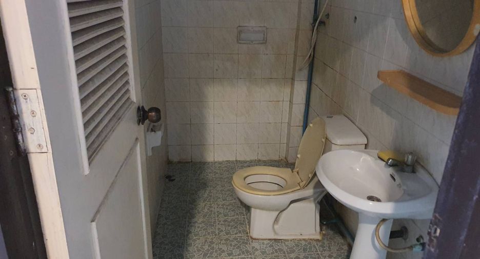 For sale 2 bed townhouse in Lam Luk Ka, Pathum Thani