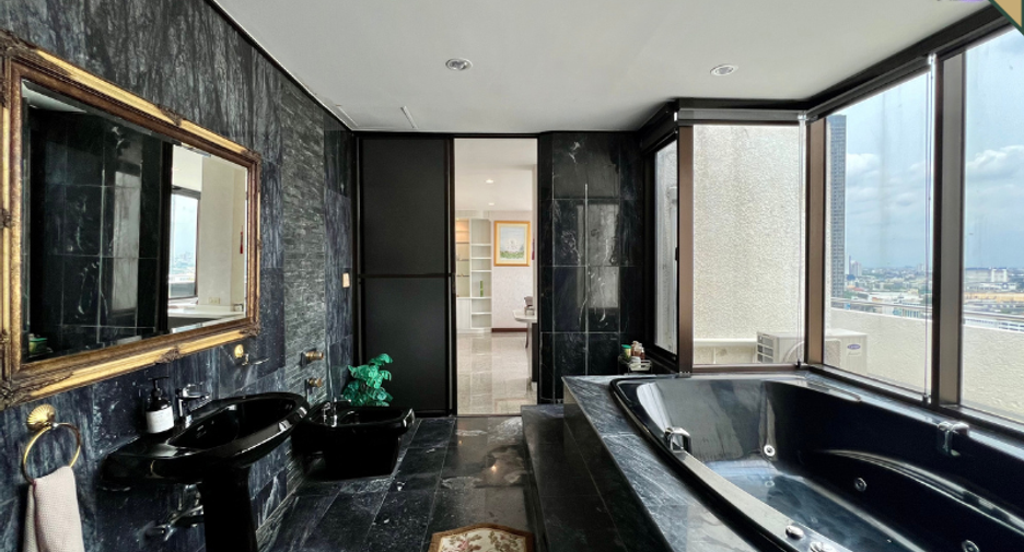 Condo en alquiler de 5 habitaciones en Watthana, Bangkok