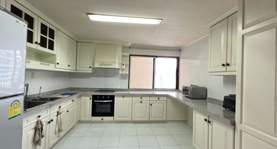 For rent 3 ベッドルーム condo in Khlong Toei, Bangkok