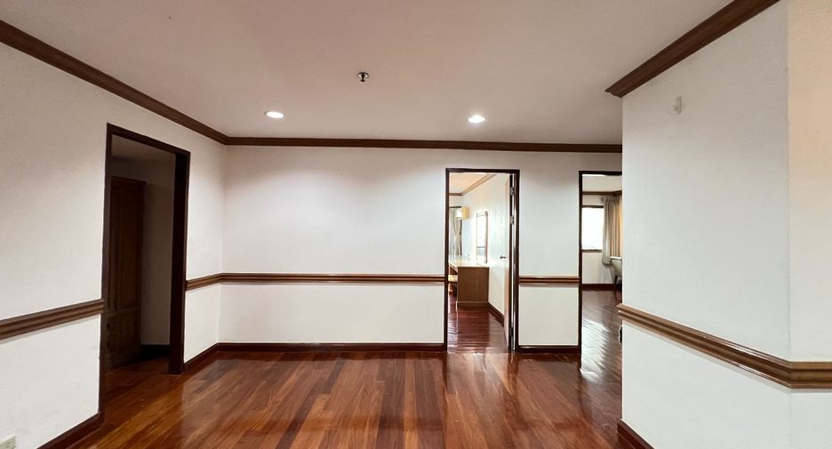 For rent 3 ベッドルーム condo in Khlong Toei, Bangkok