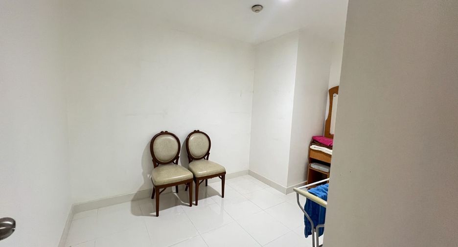 For rent 3 ベッドルーム condo in Khlong Toei, Bangkok