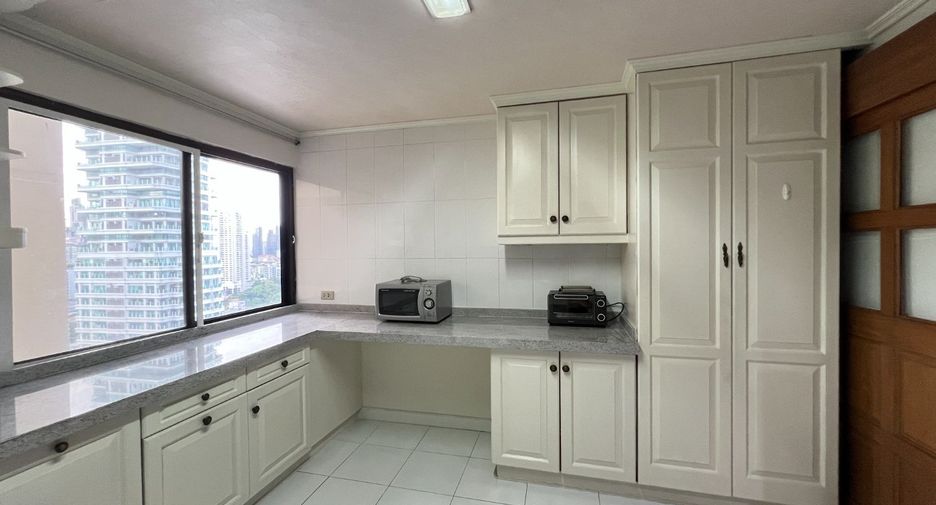 For rent 3 ベッドルーム condo in Khlong Toei, Bangkok