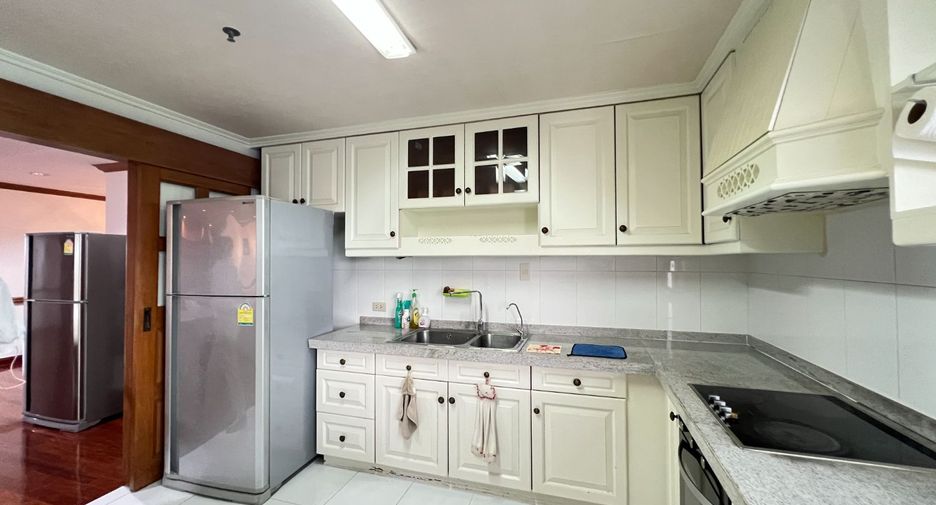 For rent 3 ベッドルーム condo in Khlong Toei, Bangkok
