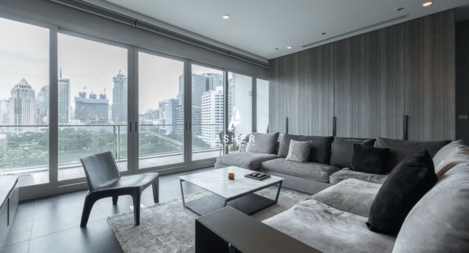 For rent 2 bedrooms condo in Pathum Wan, Bangkok
