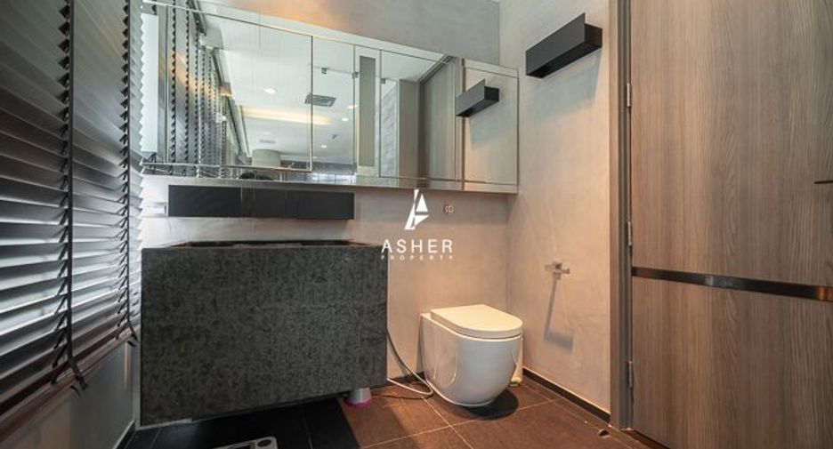For rent 2 bedrooms condo in Pathum Wan, Bangkok