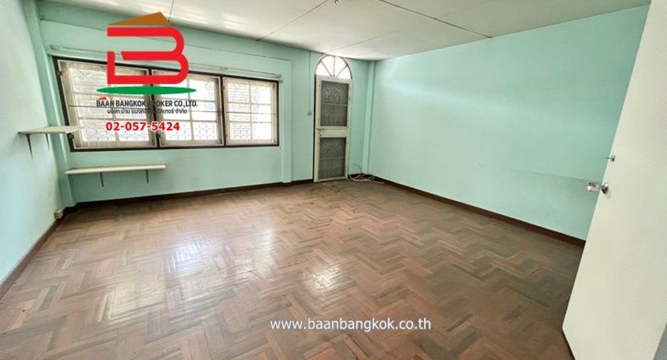 For sale 3 bedrooms townhouse in Bang Sue, Bangkok