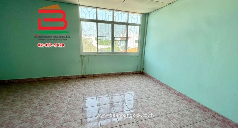 For sale 3 bedrooms townhouse in Bang Sue, Bangkok
