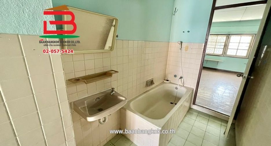For sale 3 bedrooms townhouse in Bang Sue, Bangkok
