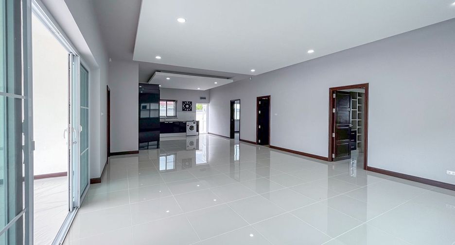 For sale 3 bedrooms house in Sattahip, Chonburi