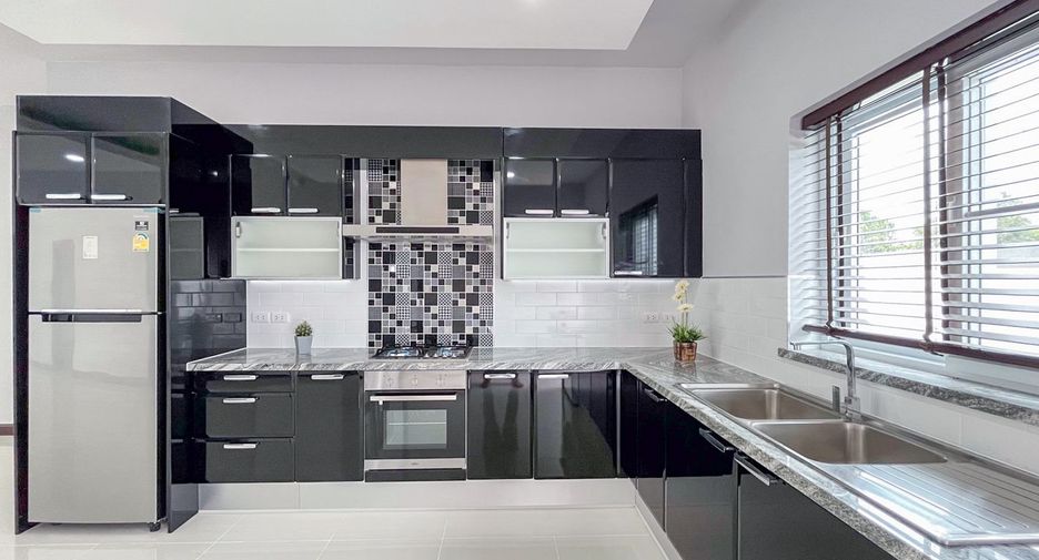 For sale 3 bedrooms house in Sattahip, Chonburi