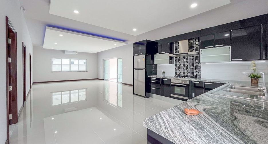 For sale 3 bedrooms house in Sattahip, Chonburi
