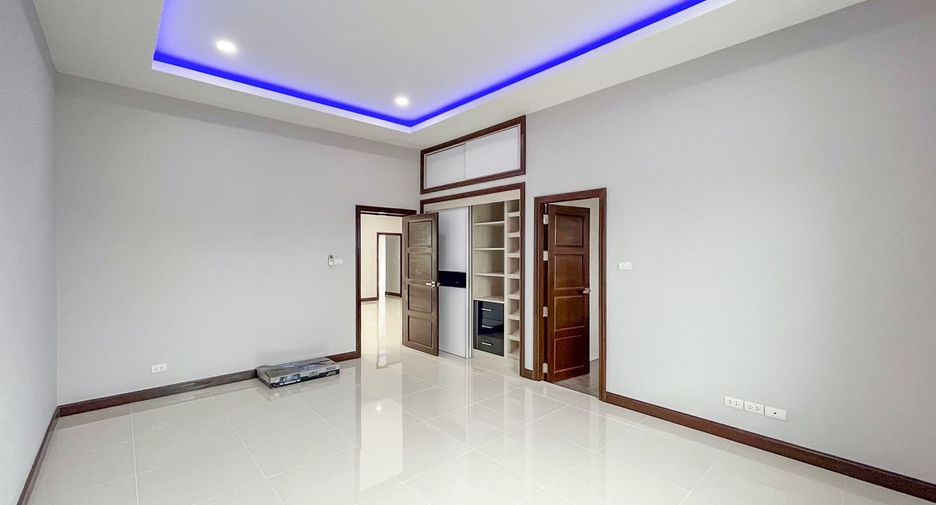 For sale 3 bedrooms house in Sattahip, Chonburi