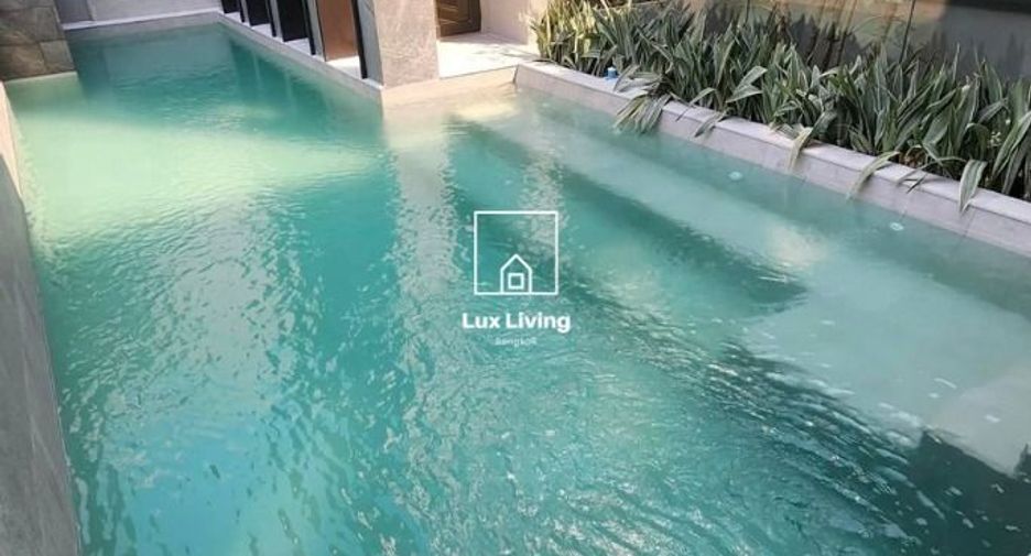 For sale 5 bedrooms house in Suan Luang, Bangkok