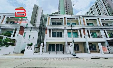 For rent 3 bedrooms townhouse in Mueang Nonthaburi, Nonthaburi