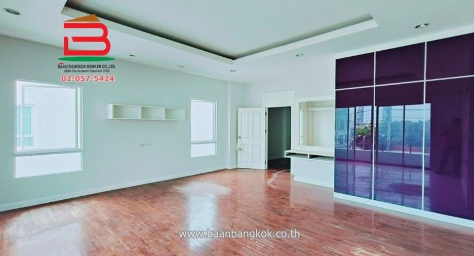 For rent 3 bedrooms townhouse in Mueang Nonthaburi, Nonthaburi