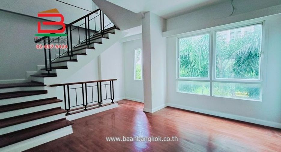 For rent 3 bedrooms townhouse in Mueang Nonthaburi, Nonthaburi